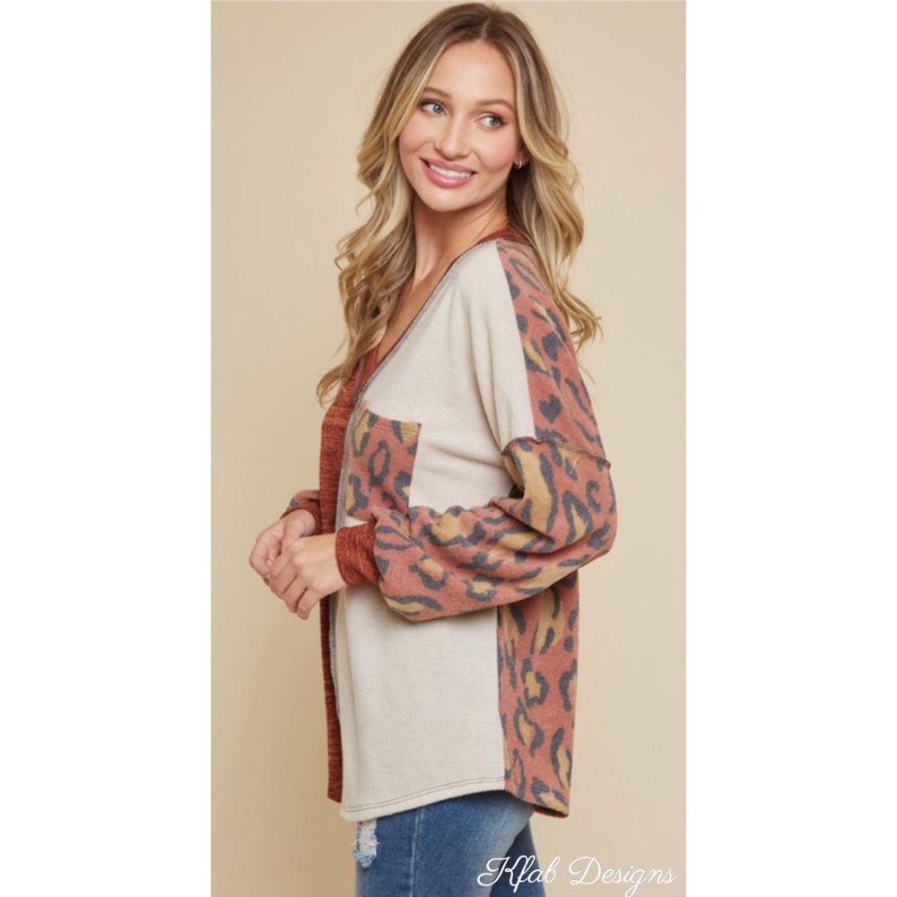 ❤️LAST 2! V Neck Super Soft Leopard Rust Color Block Top! - Picture 7 of 8